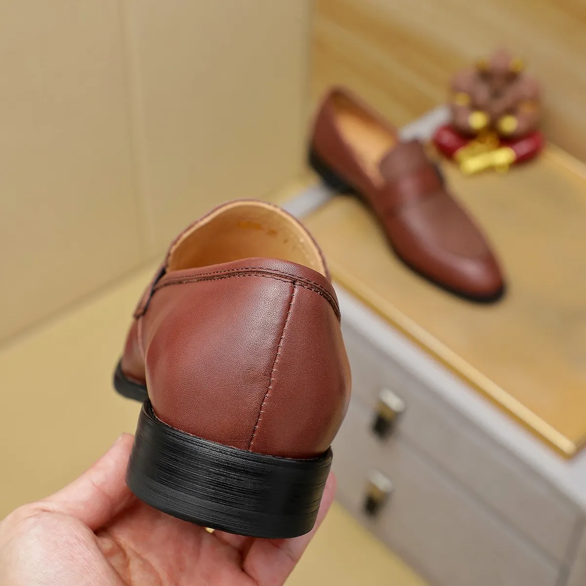 Men's shoes 💰460 Ferragamo [Ferragamo] top imported suit men's shoes 💯Original copy of the official website, product materials: selected imported embossed calfskin + luxury hardware buckle accessories ~ imported water-dyed cow 🐂 leather lining. Strong three-dimensional visual effect, original combination outsole, multiple colors available😘 Size: 39-44 (38.45.46. Customized)